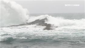 磯釣客遭浪襲墜海 潛水客.海巡伸援救命,颱風天,海浪,風浪,波浪,浪潮,示意圖