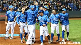 ▲世界棒球經典賽，義大利隊4局下一口氣灌進6分。（圖／記者劉彥池攝影）