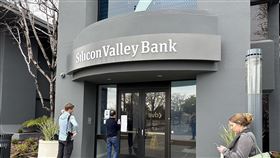 總部位於加州的矽谷銀行10日關閉美國聯邦監管機構10日宣布矽谷銀行（SVB）關閉，並將其資產轉存至「聖克拉拉國家儲保銀行」（ Deposit Insurance National Bank of Santa Clara ，DINB），此銀行與半數矽谷以上新創產業有業務往來。中央社記者張欣瑜舊金山攝  112年3月11日