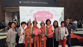 第八屆移民工文學獎徵件開跑記者會12日在台北車站1樓多功能展演廳舉行，開場請來全由印尼籍台灣新住民組成的「茉莉花舞蹈團」表演傳統印尼舞。（圖／主辦單位提供）