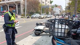 彰化縣政府，祭品文發爌肉飯、肉圓，民眾排隊違停，先吃900元罰單(圖／翻攝畫面)