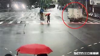 小貨車左轉直直衝！婦人走斑馬線被撞斷手