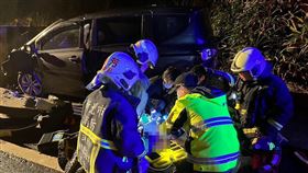 新北市,瑞芳,濱海公路,自撞,命危