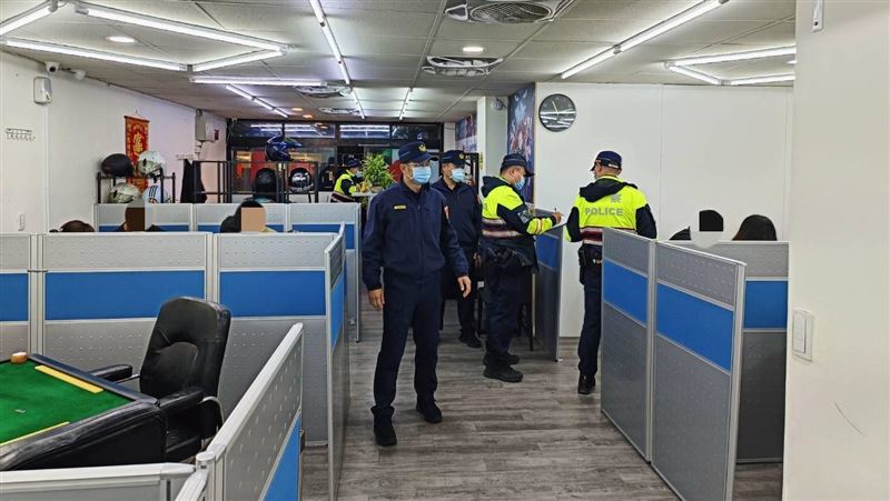 深夜問題多！淡水警擴大臨檢掃蕩治安死角