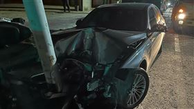 台南,BMW,KTV,自撞,電桿,撞飛,車主,歡唱,酒測