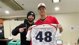 薩多利亞今日分享自己與大谷翔平的合照。（圖／翻攝自@OndrejSatoria twitter）