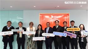 阿爾發投顧推「信託科技化TrusTech」。圖左至右為巨美慈善基金會執行長游勝宏、台灣理財規劃產業促進會前理事長劉兆安、以諾財顧創辦人李鳳蘭、信託公會秘書長呂蕙蓉、阿爾發投顧董事長陳志彥、投信投顧公會理事長劉宗聖、證基會副總經理王甡、里病前、逢甲大學帆宣智慧城市5G實驗室主任李秉乾、逢甲大學校長王葳。（圖／阿爾發投顧提供）