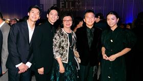 許光漢（左起）、林柏宏、楊紫娟、梁朝偉和宋芸樺同框。（圖／牽猴子提供，／攝影Mr.Triangle）