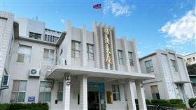 日前失聯二膽上兵資料已移送金門地檢署金門地檢署主任檢察官劉建志證實，憲兵隊14日已將日前失聯的二膽陳姓上兵資料移送地檢署，地檢署調查中。劉建志表示，雖然檢方收到軍方移送資料，但不見得就一定會發布通緝，即使通緝，也不一定就是15日。圖為2022年11月26日金門地檢署所在司法大廈外觀。中央社記者黃慧敏攝  112年3月14日