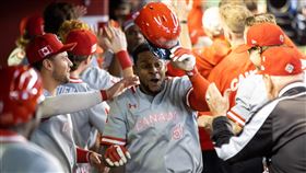 ▲洛培茲（Otto Lopez）9局上敲3分砲！加拿大5：0完封哥倫比亞。（圖／路透社／達志影像）