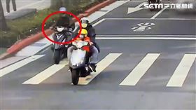 「啦啦隊女神」林艾融父親騎車行經中山北路三段時發生車禍，經送醫救治後住進加護病房。（圖／翻攝畫面）