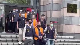 竹聯幫玄月會50歲林姓大哥率領小弟恐嚇雙北多名富商，內湖警方日前將他檢肅到案。（圖／翻攝畫面）