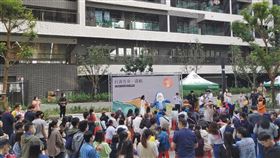 台北市行善社會住宅青創團隊與台北市政府都市發展局於2023年3月12日共同攜手辦理行善社宅入厝暖屋活動(圖/台北市政府)