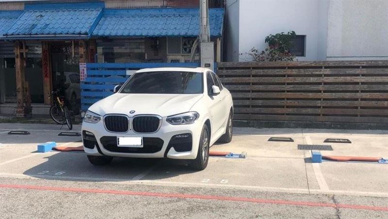 開BMW卻省20元停車費　超沒品停車法惹怒