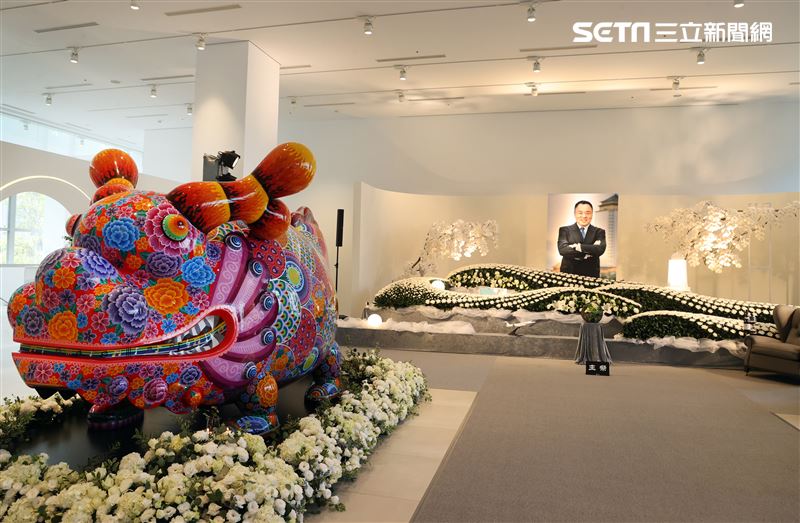 龍岩董事長李世聰靈堂。（記者邱榮吉/攝影）