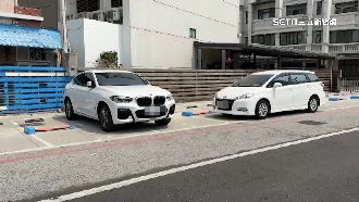 疑躲收費感應器　車主將車停在2格中間