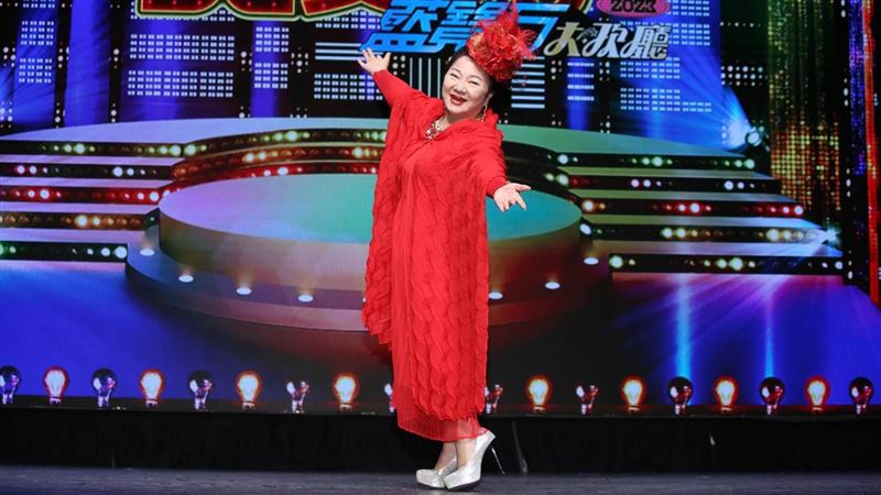 尬上陳美鳳　白冰冰「只遮三點」洩大尺度
