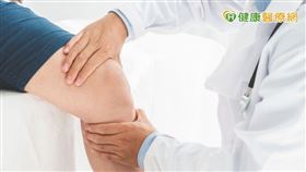 運動的前中後，都需要適當的休息伸展，增加肌肉、肌腱、韌帶的伸展性，能讓關節活動更加平穩，降低運動傷害的風險。