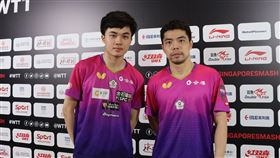 林昀儒莊智淵首搭檔  闖WTT大滿貫男雙8強台灣「桌球一哥」林昀儒（左）與「桌球教父」莊智淵（右）首度搭檔男雙，15日在WTT新加坡大滿貫賽以直落三擊敗瑞典組合，闖進8強。中央社記者侯姿瑩新加坡攝  112年3月15日