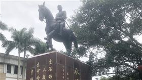 蘇澳鎮公所前廣場蔣介石銅像將移置宜蘭縣蘇澳鎮公所前廣場有座蔣介石騎馬銅像，因公所將啟動環境提升工程，銅像也規畫移到他處。（蘇澳鎮公所提供）中央社記者王朝鈺傳真  112年3月15日
