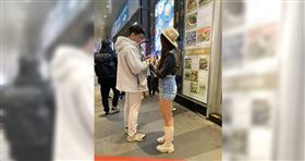 田舞陽帶辣妹信義區逛街　女友人冷天秀辣腿不怕寒