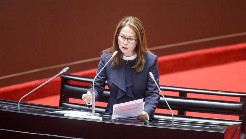 高金素梅簡體質詢　她轟比較漂亮的吳斯懷