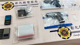 彰化警方查到天道盟正義會及黑人家族幫派成員販毒，還查獲手槍、空氣槍。（圖／翻攝畫面）