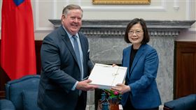 蔡英文接見美國聯邦眾議院撥款委員會國防小組訪團（圖／總統府提供）