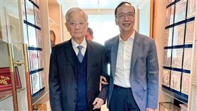 朱立倫今（16）天午間在臉書貼出跟前國民黨主席連戰的三張合照。（圖／翻攝自朱立倫臉書）