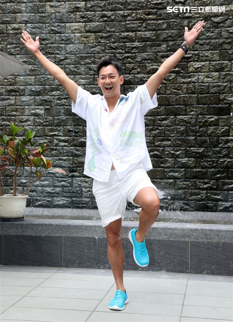 「效廉 出發吧！」主持人威廉。（記者邱榮吉/攝影）