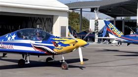 ▲彰化輕航機墜機意外。曾飛過F16、IDF戰績的林國裕(前)，飛行經驗豐富，退役後加入輕航機協會，擔任教練，協助學員體驗飛行。（圖／翻攝畫面，下同）