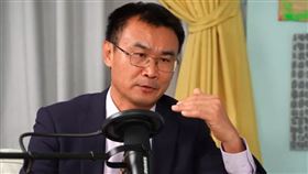 陳吉仲接受資深媒體人范琪斐專訪。（圖／翻攝自斐姨所思YT）