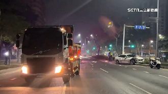 自認酒退就開車！男追撞砂石車後衝分隔島