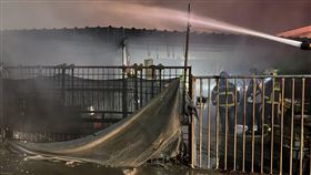 嘉義朴子豬舍暗夜火警嘉義縣朴子市佳禾里苦瓜寮一處大型豬舍16日晚上發生火警，消防局派人滅火搶救。（嘉義縣消防局提供）中央社記者蔡智明傳真  112年3月17日