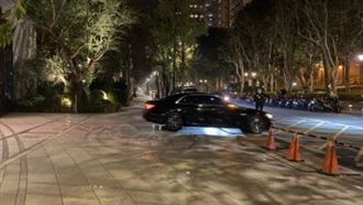 交屋？旋轉豪宅「陶朱隱園」名車深夜進出
