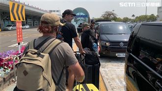 傳BLACKPINK住這酒店！直擊工作人員抵台