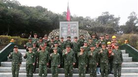 陸軍司令徐衍璞親赴大二膽島激勵官兵士氣。（圖／陸軍提供）
