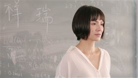 李心潔回母校感動落淚。（圖／甲上娛樂提供）