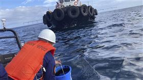 菲律賓油輪「80萬公升燃油」外洩▲。（圖／美聯社／達志影像）