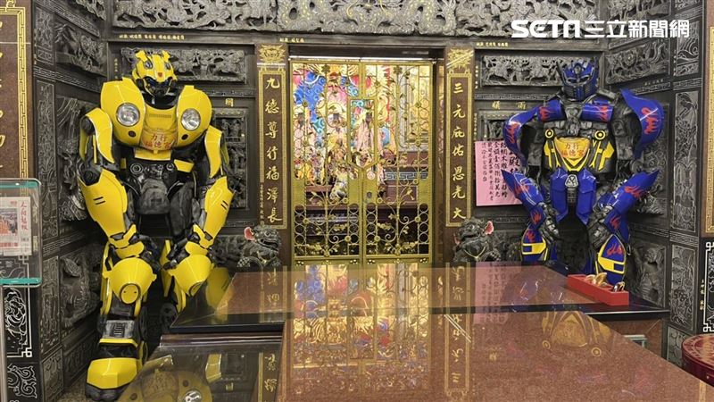 「變形金剛」當護法神將！神明3聖筊同意