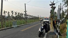 屏東縣高樹一名67歲劉姓老農，日前外出「巡田水」，清晨到溝渠裡準備分水灌溉，卻疑似因路燈漏電遭到電擊，倒臥水溝中身亡。（圖／警方提供）