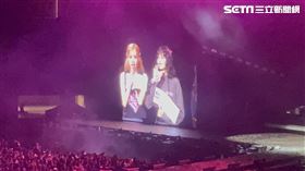 ▲Rosé（左）奶音中文說「謝謝高雄」嗨翻粉絲。（圖／讀者提供）