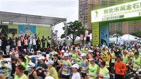 台灣首場金標賽事  新北市萬金石馬拉松萬人起跑2023新北市萬金石馬拉松19日上午在萬里翡翠灣舉辦，共有1萬多名跑者參與，是全台首場經世界田徑總會認證的金標賽事。（新北市政府提供）中央社記者王鴻國傳真  112年3月19日