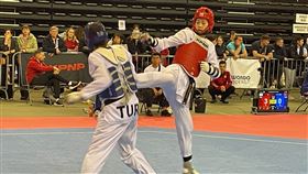 比利時公開賽  羅嘉翎踢擊跆拳道國手羅嘉翎18日在比利時公開賽奪銀，圖為她在第4場比賽擊敗世界排名第2的土耳其選手。中央社記者田習如比利時隆默爾攝  112年3月19日