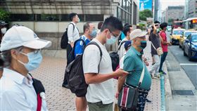 人潮/疫情/戴口罩（記者陳弋攝影）