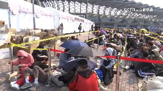 BLACKPINK周邊超夯　場外睡帳篷大排長龍