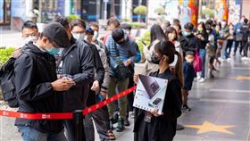 Xiaomi 13 Series自開放預購以來，詢問度與門市體驗人次均創新高，平均單日預購量增加近六成。（圖／小米台灣提供）