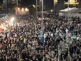 ▲BLACKPINK終場演唱會結束，世運主場館外出現驚人人潮，高雄捷運統計，2天來進出捷運站人次突破50萬。（圖／翻攝畫面）