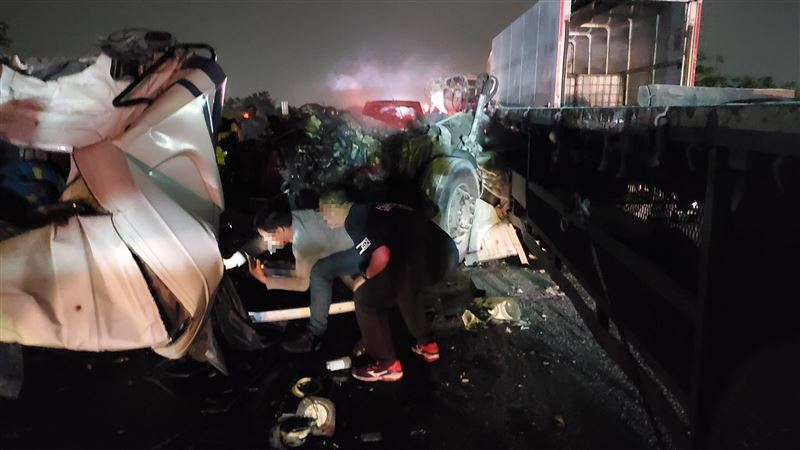 國1彰化北上凌晨「10車追撞」7人受傷送醫