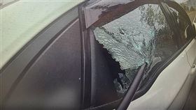 龜山,受困,車子,破窗（圖／翻攝畫面）